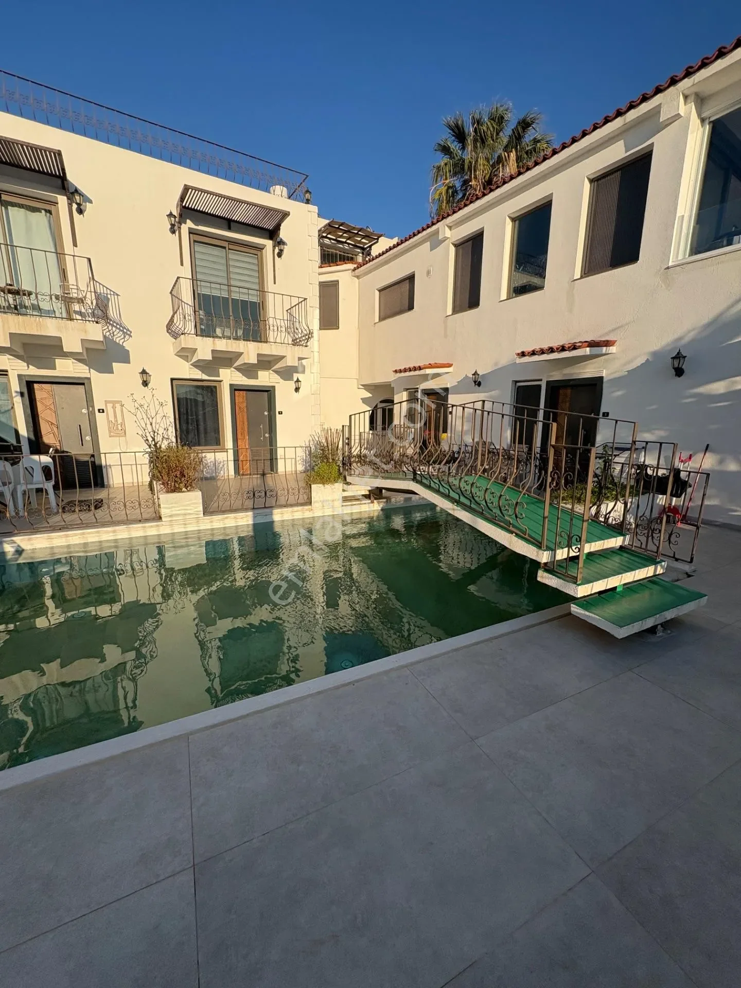 شقة مفروشة ومجددة تبعد 250 متر عن البحر للبيع في بودروم/غامبيت, photo 1